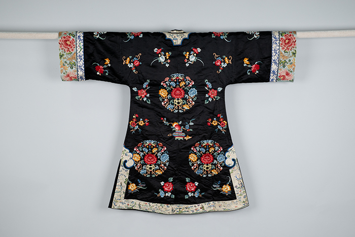 Image of Woman's Chinese robe, ca. 1890-1910
